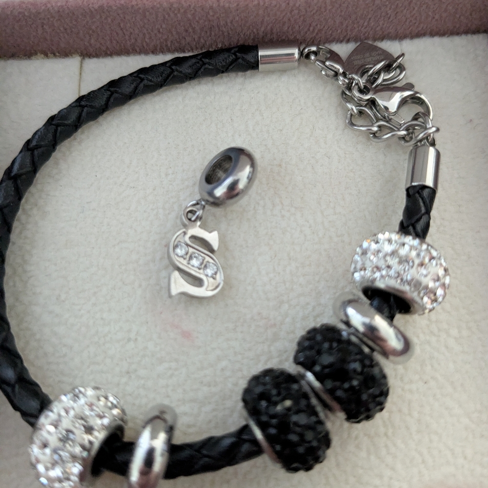 Charm bracelet with S charm